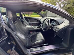 Image 25/30 of Aston Martin DB 9 (2008)