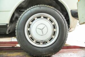 Image 49/50 of Mercedes-Benz 230 TE (1984)