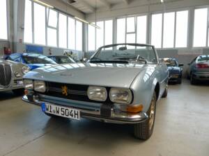 Image 26/43 of Peugeot 504 Convertible (1971)
