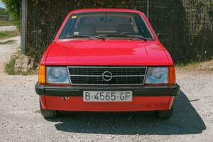 Imagen 2/26 de Opel Kadett 1,3 S (1984)
