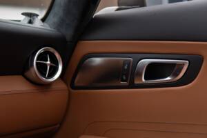 Image 42/45 of Mercedes-Benz SLS AMG Roadster (2012)