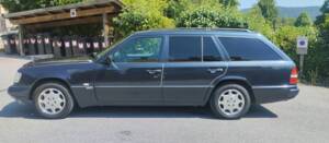 Image 12/14 of Mercedes-Benz E 280 T (1995)