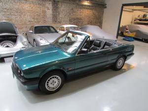 Afbeelding 6/30 van BMW 318i (1992)