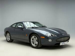 Immagine 4/21 di Jaguar XK8 4.2 (2004)