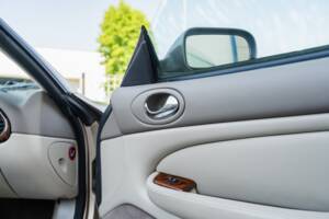 Image 33/91 de Jaguar XK8 4.0 (2000)