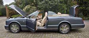Image 21/50 of Bentley Azure (2007)