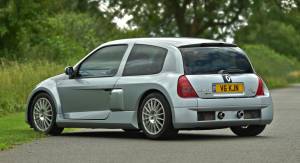 Image 11/50 de Renault Clio II V6 (2002)