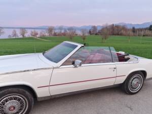 Bild 2/4 von Cadillac Eldorado Biarritz Convertible (1984)