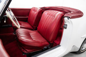 Image 23/35 of Mercedes-Benz 190 SL (1963)