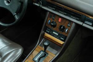 Bild 12/50 von Mercedes-Benz 380 SE (1983)