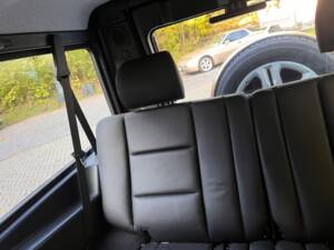 Image 11/15 of Mercedes-Benz G 350 Bluetec (SWB) (2012)