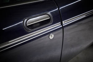 Image 24/97 of Daimler Double Six (1994)