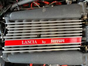Image 2/47 of Lancia Thema 8.32 (1989)
