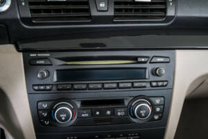 Image 27/50 of BMW 118i (2008)