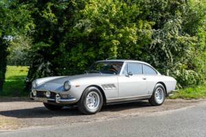 Image 32/49 de Ferrari 330 GT 2+2 (1966)