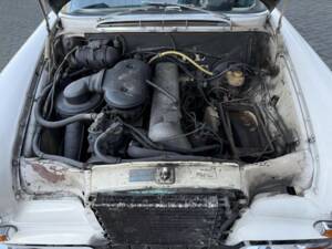 Bild 35/50 von Mercedes-Benz 230 (1968)