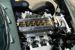 Bild 29/33 von Jaguar E-Type 4.2 (1967)