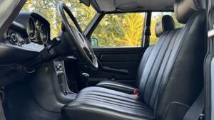 Imagen 3/28 de Mercedes-Benz 200 (1975)