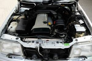Image 46/69 of Mercedes-Benz E 320 (1994)