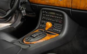 Bild 28/37 von Jaguar XKR (2001)