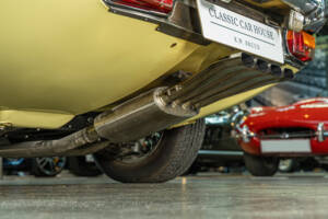 Image 15/28 of Jaguar E-Type V12 (1974)