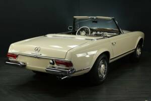 Image 2/50 of Mercedes-Benz 230 SL (1967)