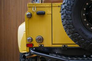 Image 20/28 of Land Rover 90 (1988)