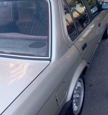 Image 12/51 of BMW 318i (1985)