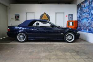 Image 33/36 of BMW 318i (1999)