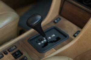 Bild 36/46 von Mercedes-Benz 300 CE (1988)
