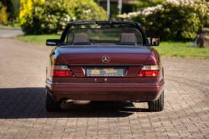 Bild 22/42 von Mercedes-Benz E 200 (1997)