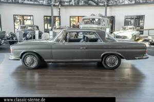Bild 2/15 von Mercedes-Benz 280 SE 3,5 (1970)