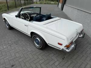 Image 13/50 of Mercedes-Benz 280 SL (1971)