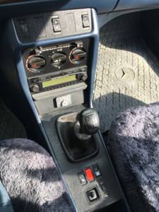 Bild 10/27 von Mercedes-Benz 230 E (1983)
