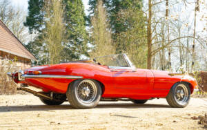Image 3/54 of Jaguar Type E 4.2 (1965)