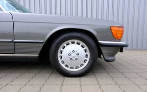 Image 8/96 of Mercedes-Benz 560 SL (1987)