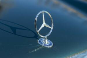 Image 18/50 of Mercedes-Benz CLK 200 (1997)