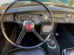Image 12/12 of MG MGB (1964)