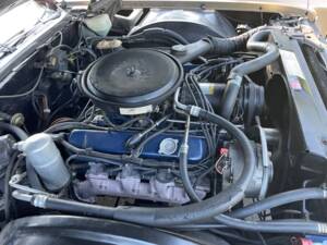 Bild 29/33 von Cadillac Fleetwood Eldorado Biarritz Coupe (1977)
