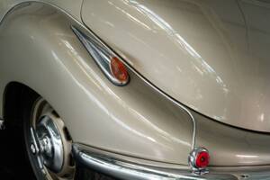 Immagine 13/50 di BMW 502 Baur (1955)