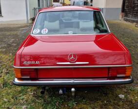 Image 3/6 de Mercedes-Benz 200 D (1975)