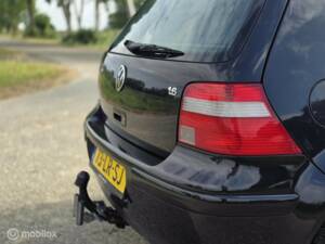 Image 7/42 of Volkswagen Golf IV 1.6 (2003)