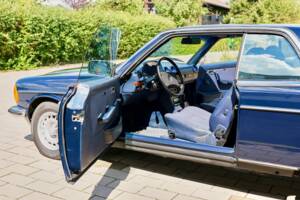 Bild 64/99 von Mercedes-Benz 230 CE (1983)