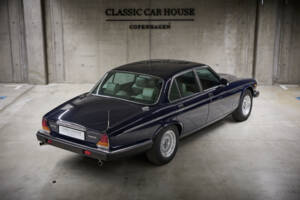 Image 94/97 of Daimler Double Six (1994)