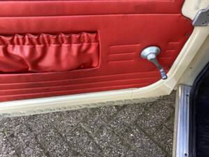 Bild 7/8 von Glas Goggomobil T 300 (1963)