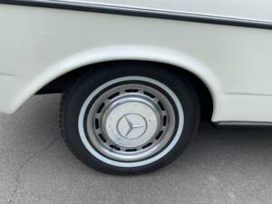 Image 24/49 of Mercedes-Benz 230 C (1980)