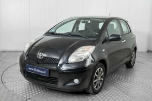 Bild 17/50 von Toyota Yaris 1.33 VVT-i (2011)