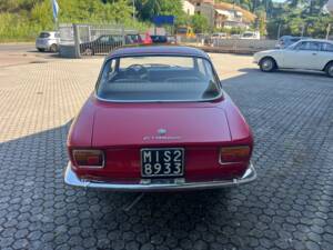 Imagen 5/18 de Alfa Romeo Giulia GT 1300 Junior (1973)