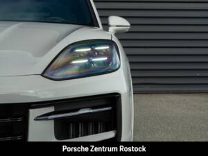 Obraz 3/33 pojazdu Porsche Cayenne E-Hybrid (1900)