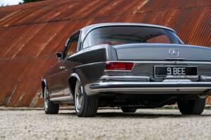 Image 20/37 of Mercedes-Benz 280 SE 3,5 (1970)